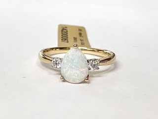 Opal & Diamond ring