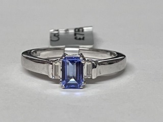 Tanzanite & diamond ring
