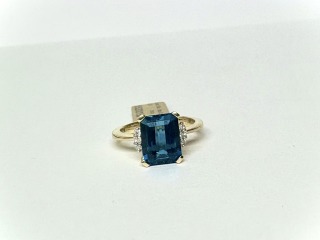 London blue Topaz & Diamond ring