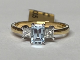 Aqumarine & diamond ring