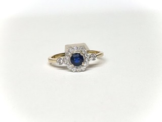 Sapphire & diamond ring