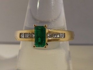 Emerald & diamond ring
