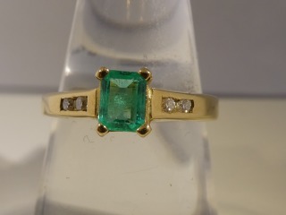 Emerald & diamond ring