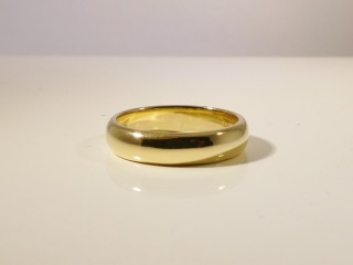 D shape 4mm 18ct Yellow or White Gold