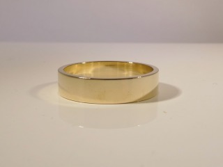 Flat 5mm 18ct Yellow or White Gold