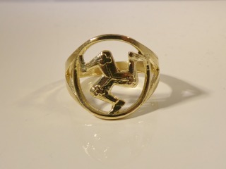 Three legs ring