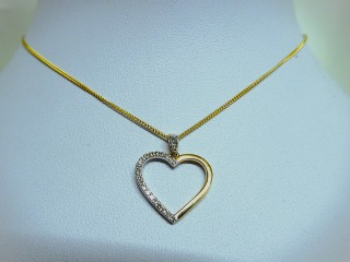 Diamond heart pendant