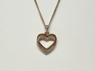Gold heart pendant 