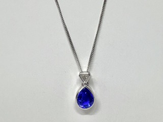 Tanzanite & diamond pendant