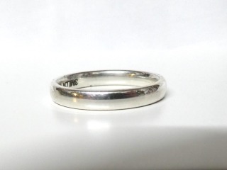 Oval 3mm 18ct yellow or white gold