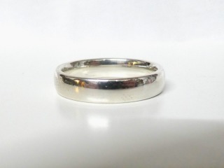 Oval 4mm 18ct yellow or white gold