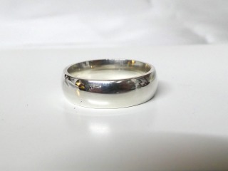 Court 6mm 18ct yellow or white gold