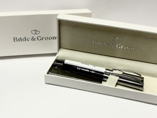 Bride and groom pen set