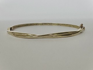 Gold bangle