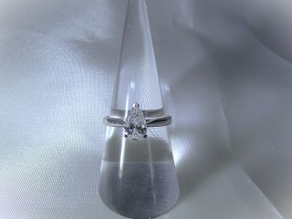 Lab grown diamond ring