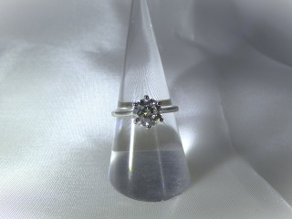 Lab grown diamond ring