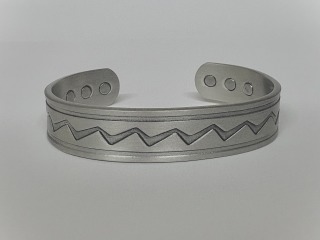 Magnetic bangle