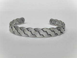 Magnetic bangle