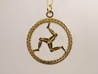 Three legs pendant