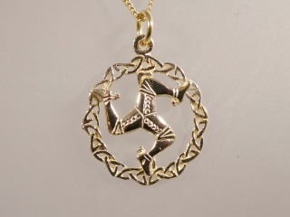 Three legs pendant