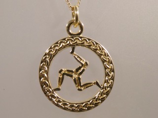 Three legs pendant