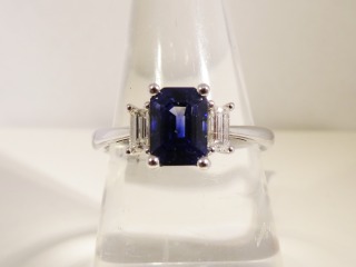 Sapphire & diamond ring