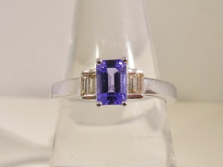 Tanzanite & diamond ring