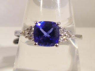Tanzanite & diamond ring