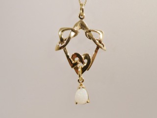9ct yellow gold with Opal