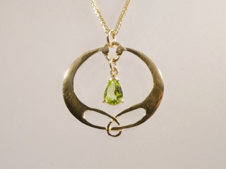 9ct yellow gold with Peridot