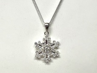 Silver snowflake pendant 