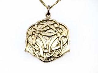 Solid celtic pendant