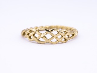 Delicate celtic ring