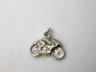 Motorbike charm with 3 legs - charm407