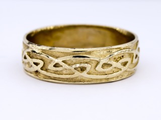 Celtic ring 9ct yellow gold Size O