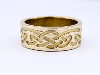Celtic ring 9ct yellow gold Size K